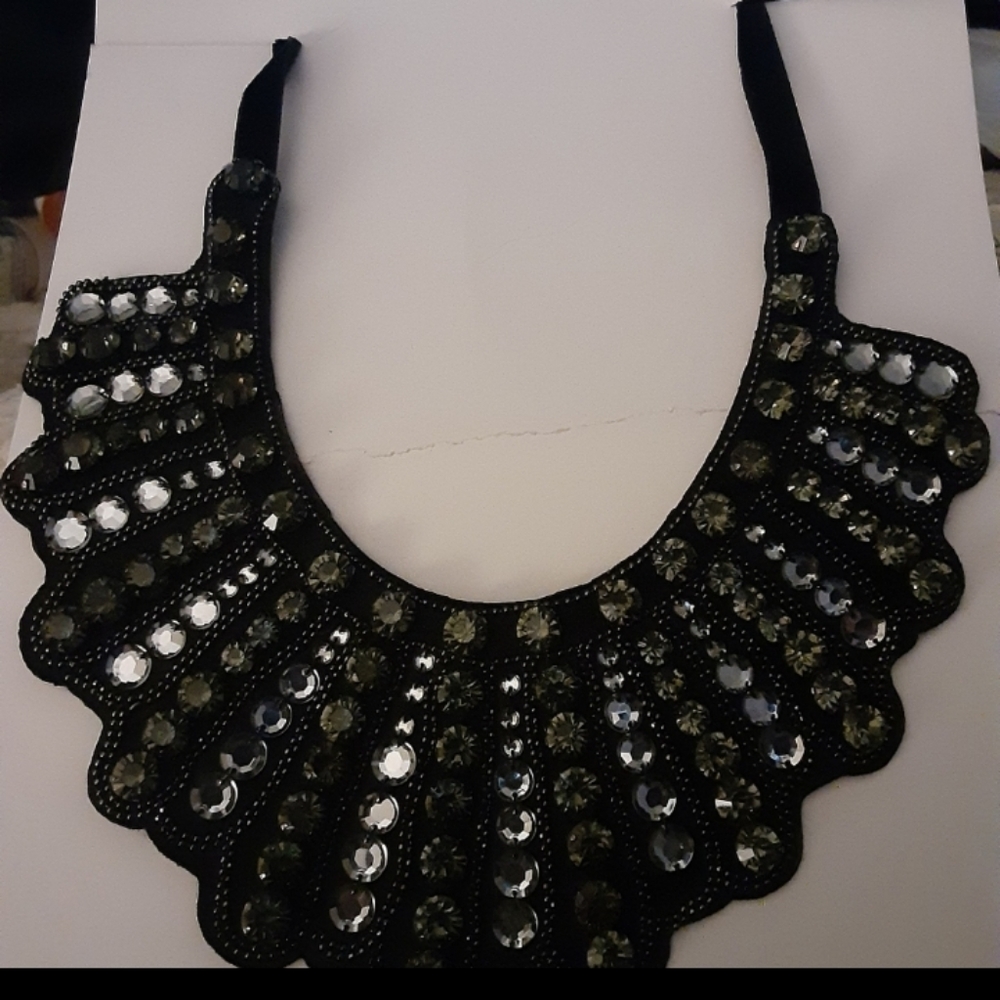 The NOTORIOUS NECKLACE FROM BANANNA REPUBLIC